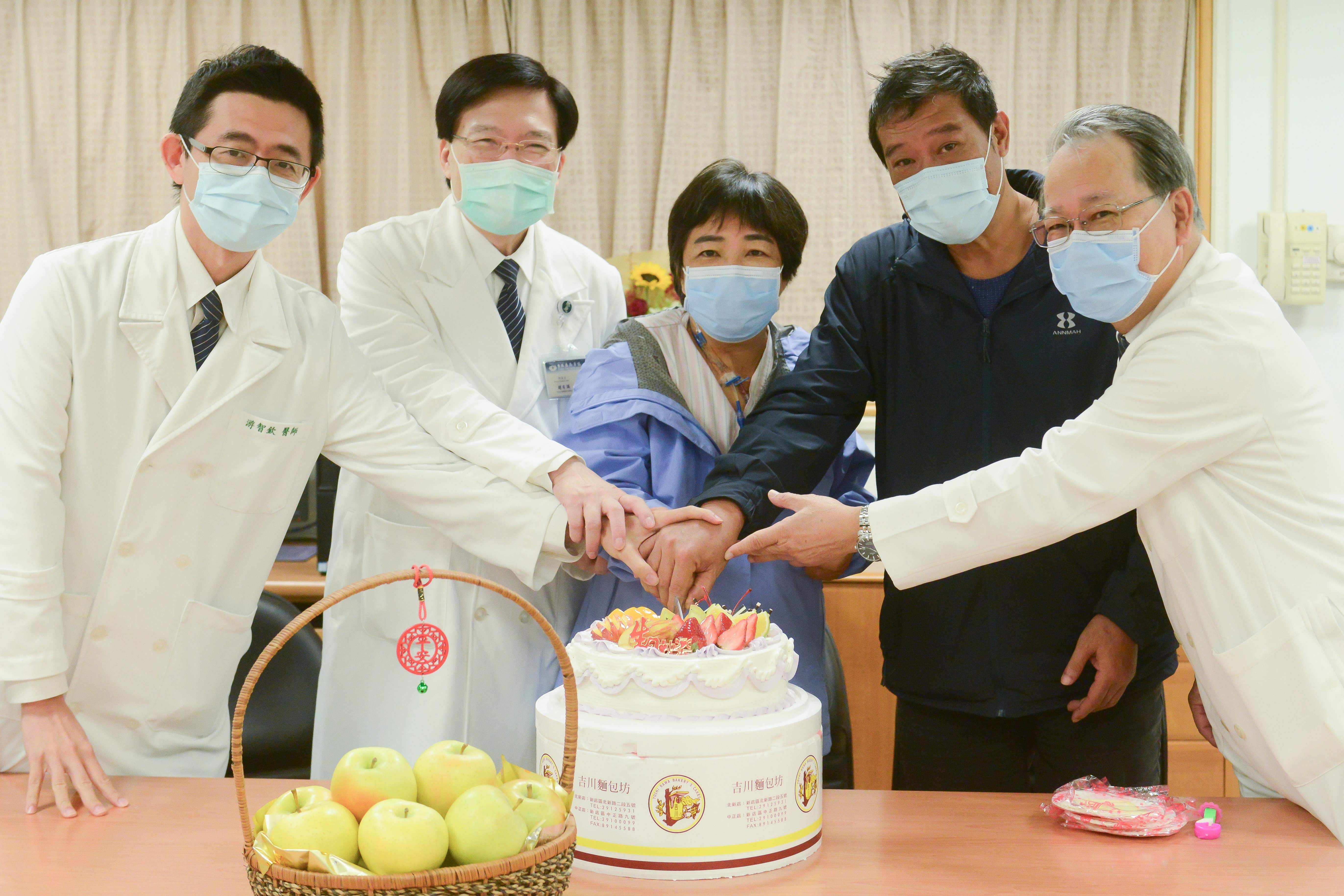 妻罹重病夫捐腎     雙重血漿置換見證鶼鰈情深