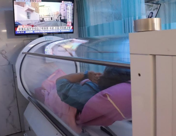 換人工關節併發慢性骨髓炎   高壓氧擺脫惡夢