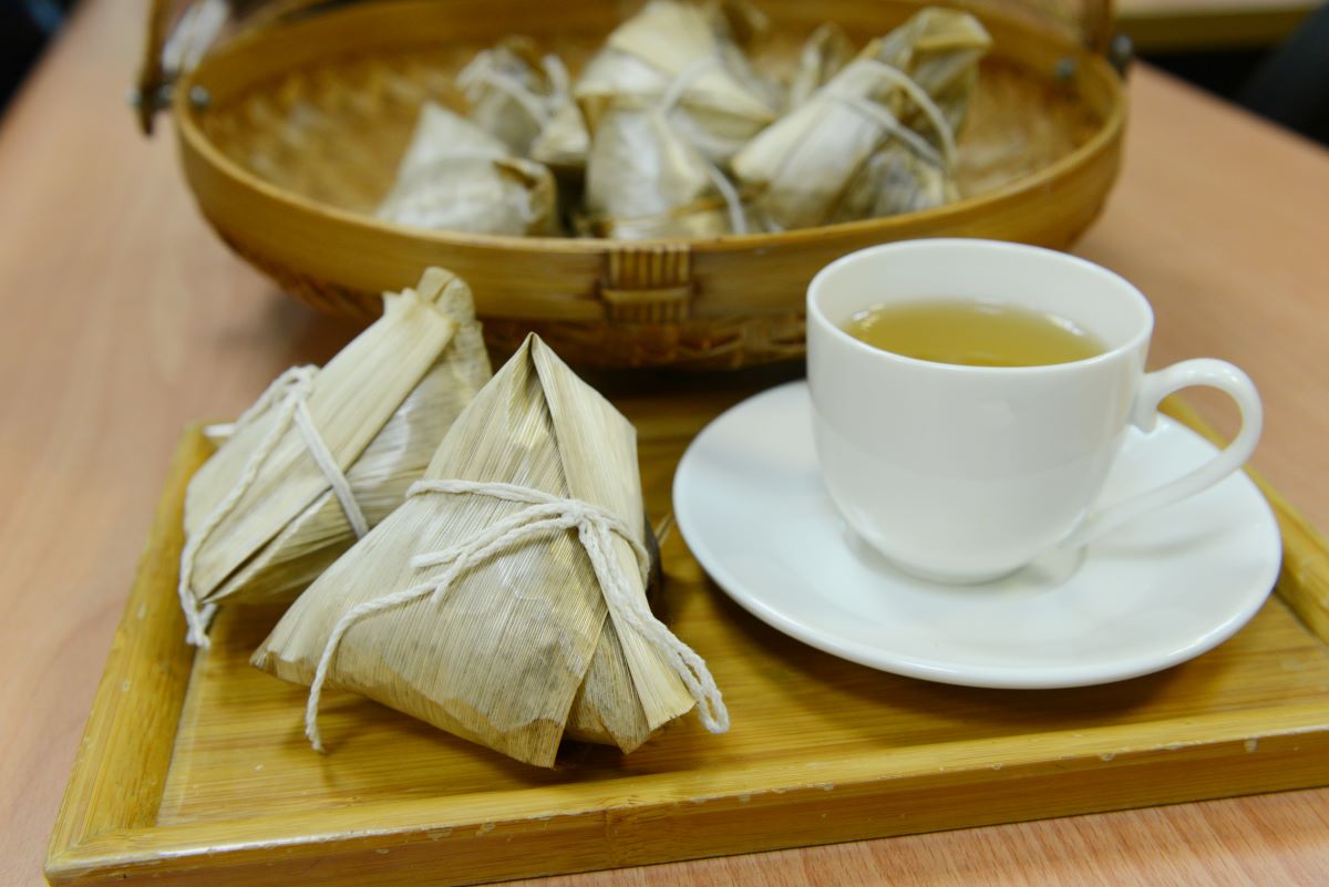 圖：粽子十分可口誘人，但含熱量高，需留意份量，並選擇合適又健康美味之餡料與沾醬，以避開潛藏高油、高鈉、高磷、高糖分等健康風險／台北慈濟醫院提供
