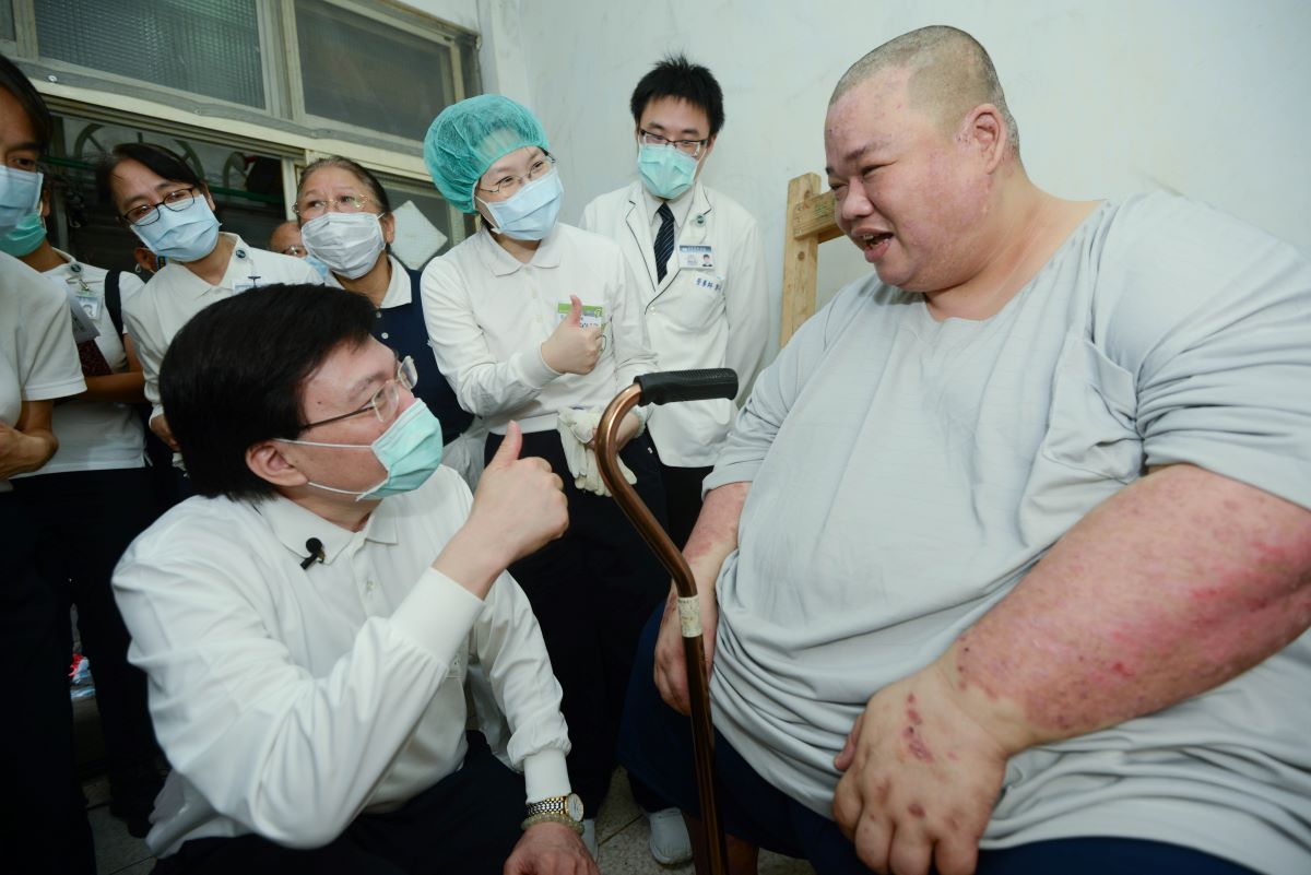 圖：減肥前（上）、減肥後（下）／台北慈濟醫院提供