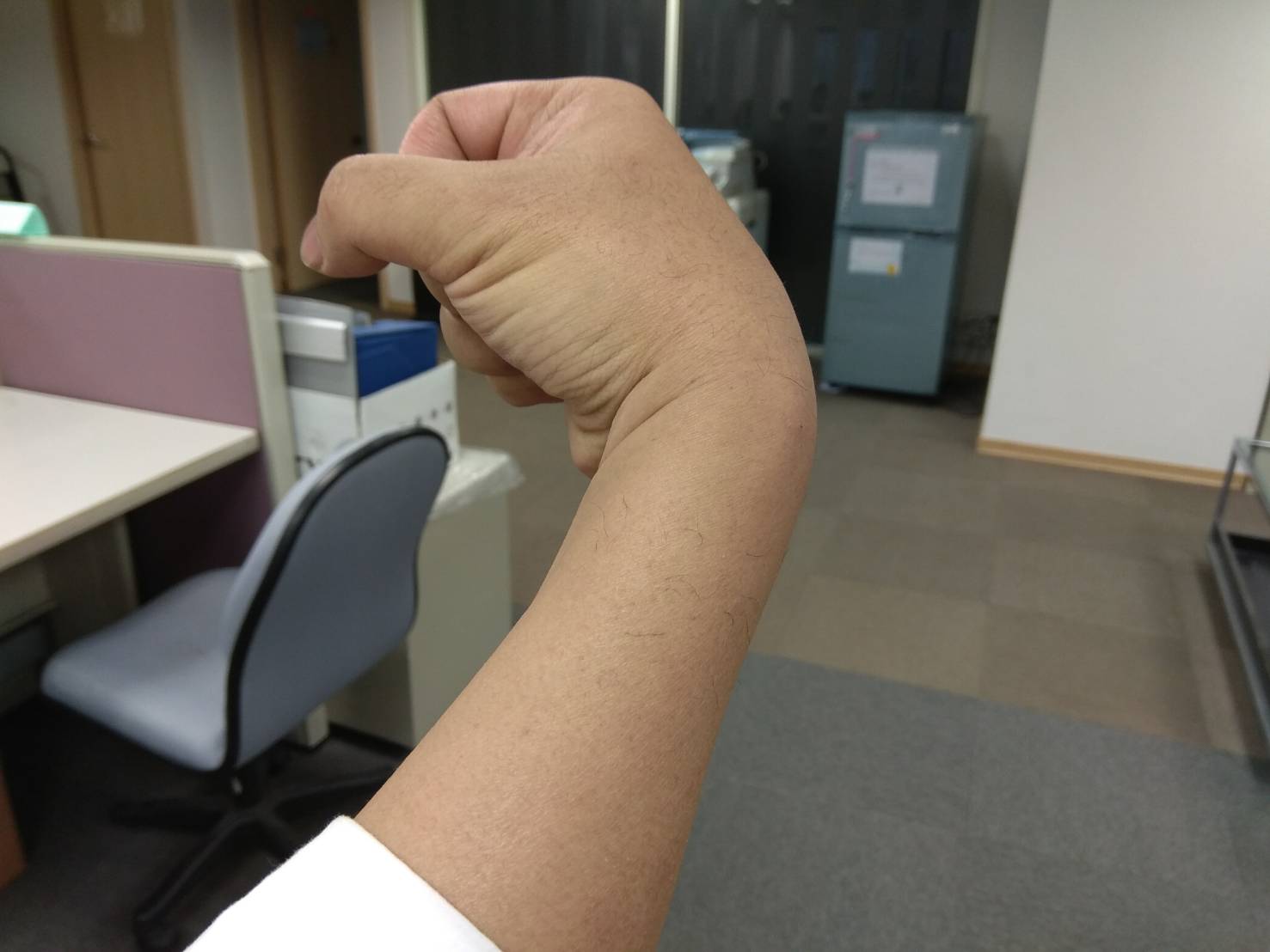 电脑族筋骨舒缓良方 手腕常做「8」字动作